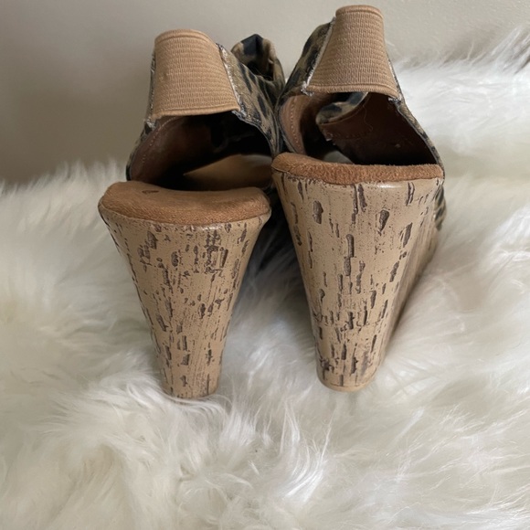 Aerosoles Leopard Print Wedge Open Toe Heels “Heelrest” - Picture 5 of 7